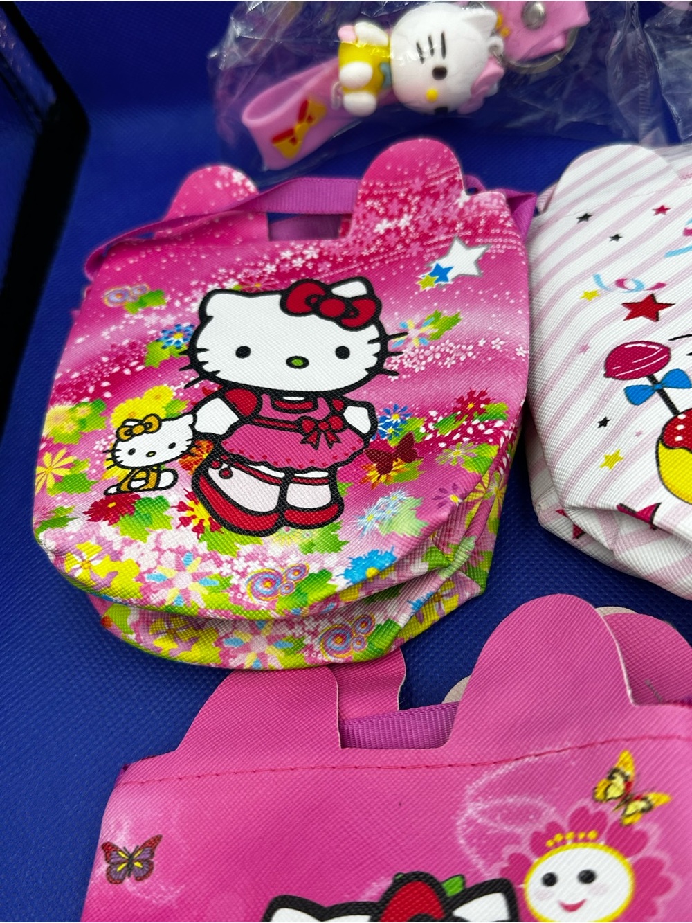 Hello Kitty Mini Purses and Two Hello Kitty Keychains - Picture 4 of 12